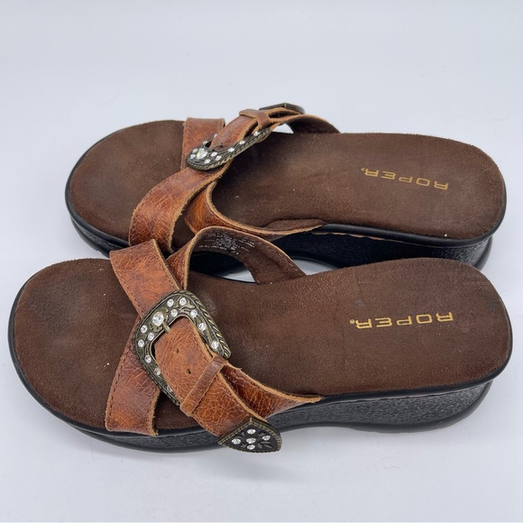 Roper, Leather Platform Sandals. Size 8. In excellent condition! 2.5" Heel! - Picture 4 of 8